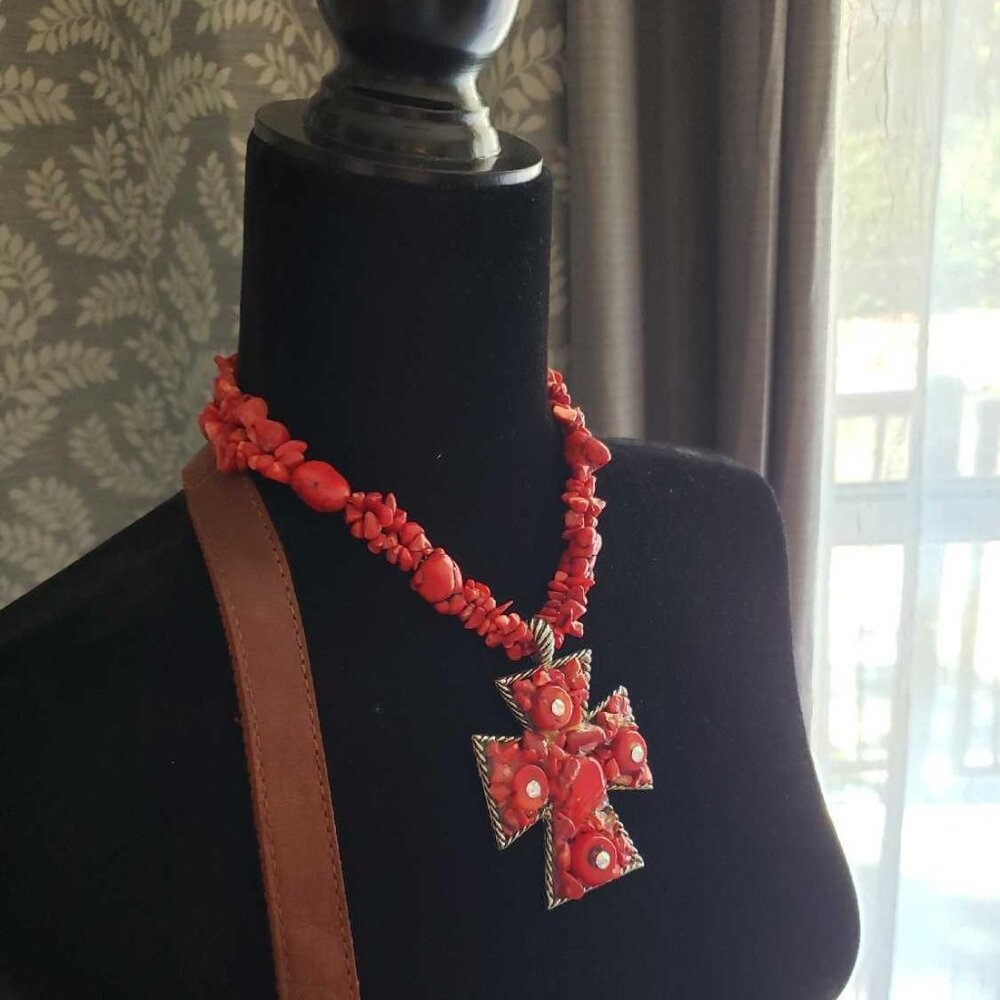 BEAUTIFUL STONE CROSS NECKLACE